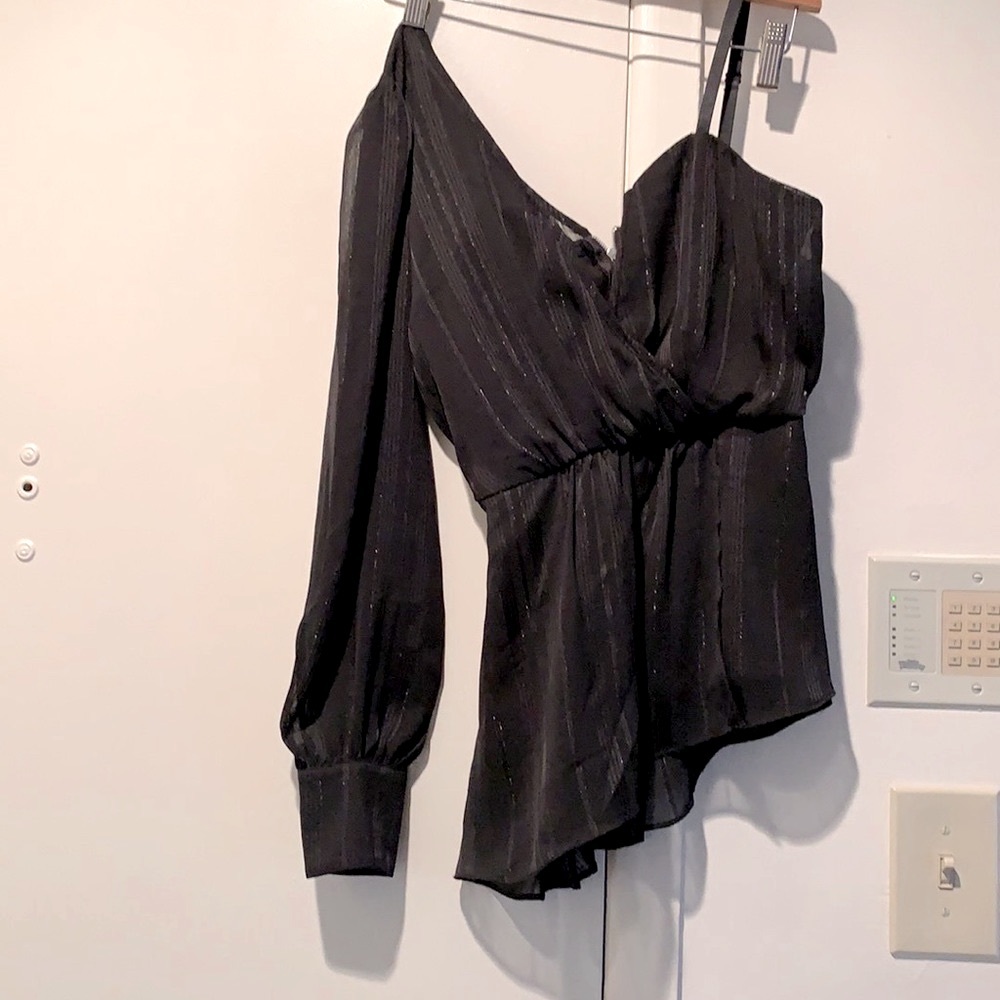 Astr one sleeve  blouse
